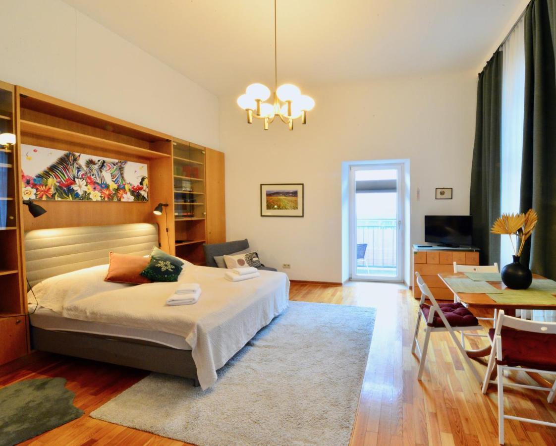 Charming With Balcony In Hip & Trendy Margareten Viena Exterior foto