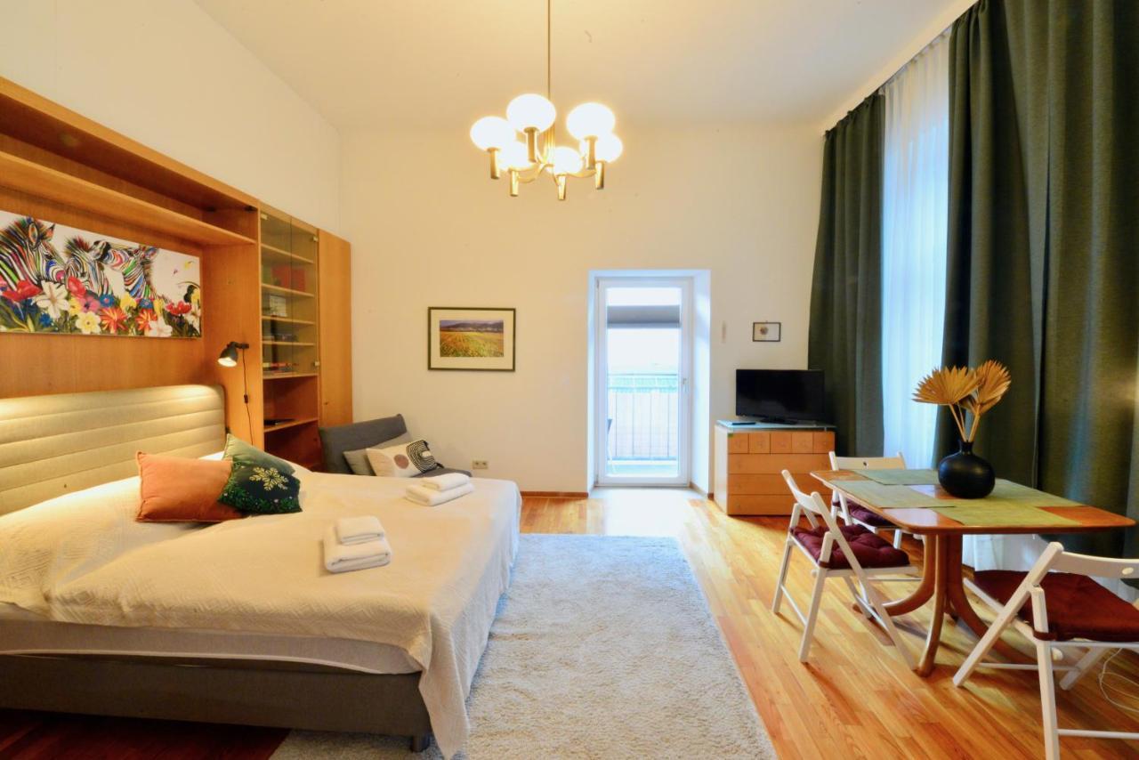 Charming With Balcony In Hip & Trendy Margareten Viena Exterior foto